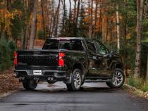 3.0 inch Cat-Back 2.5 inch Dual Split Rear Quad Carbon Fiber Tips 4.0 inch OD 19-up Silverado/Sierra 1500 Dual Out MBRP